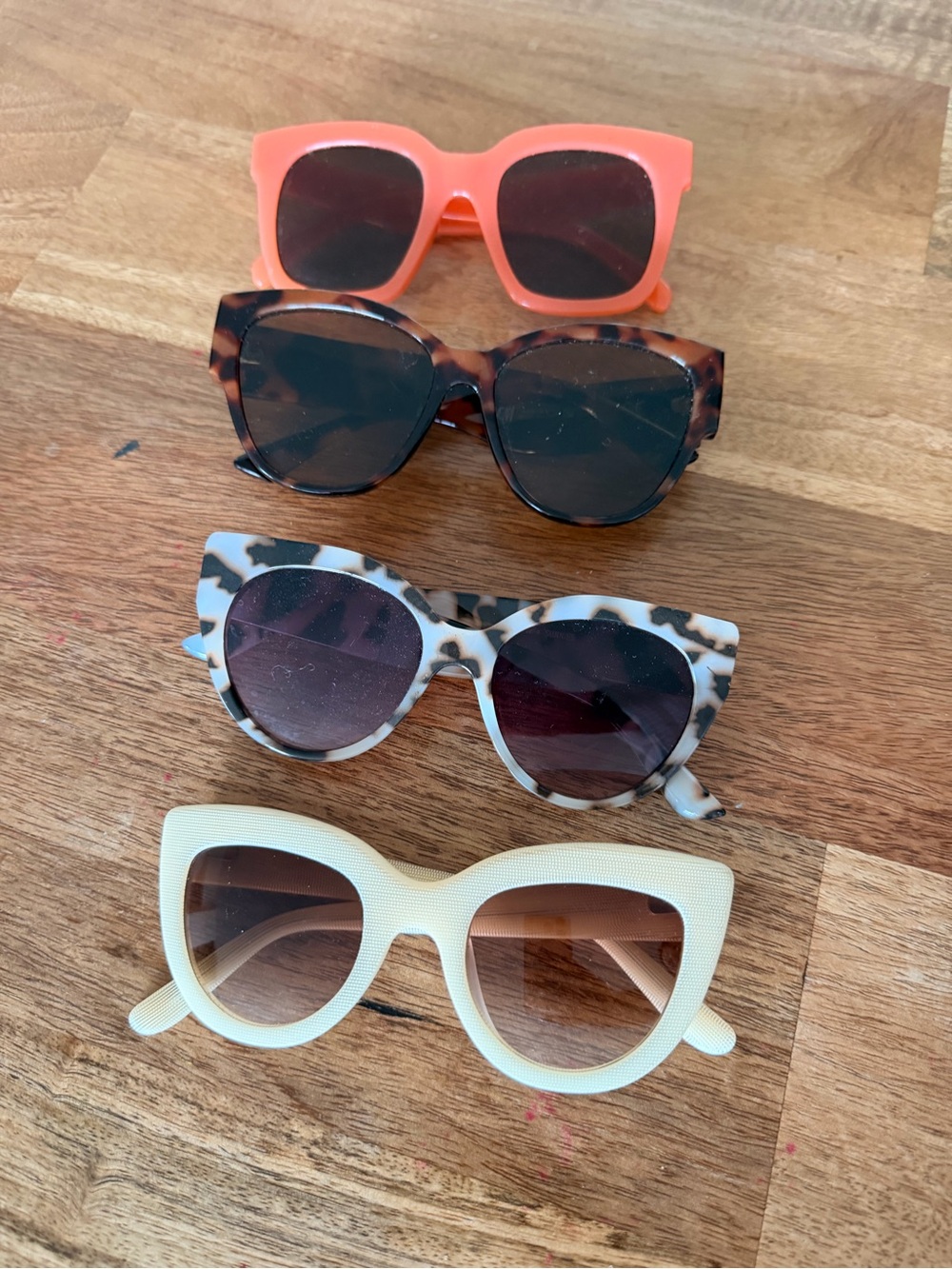 CLEAROUT LOT of 4 pairs retro style oversized sunglasses